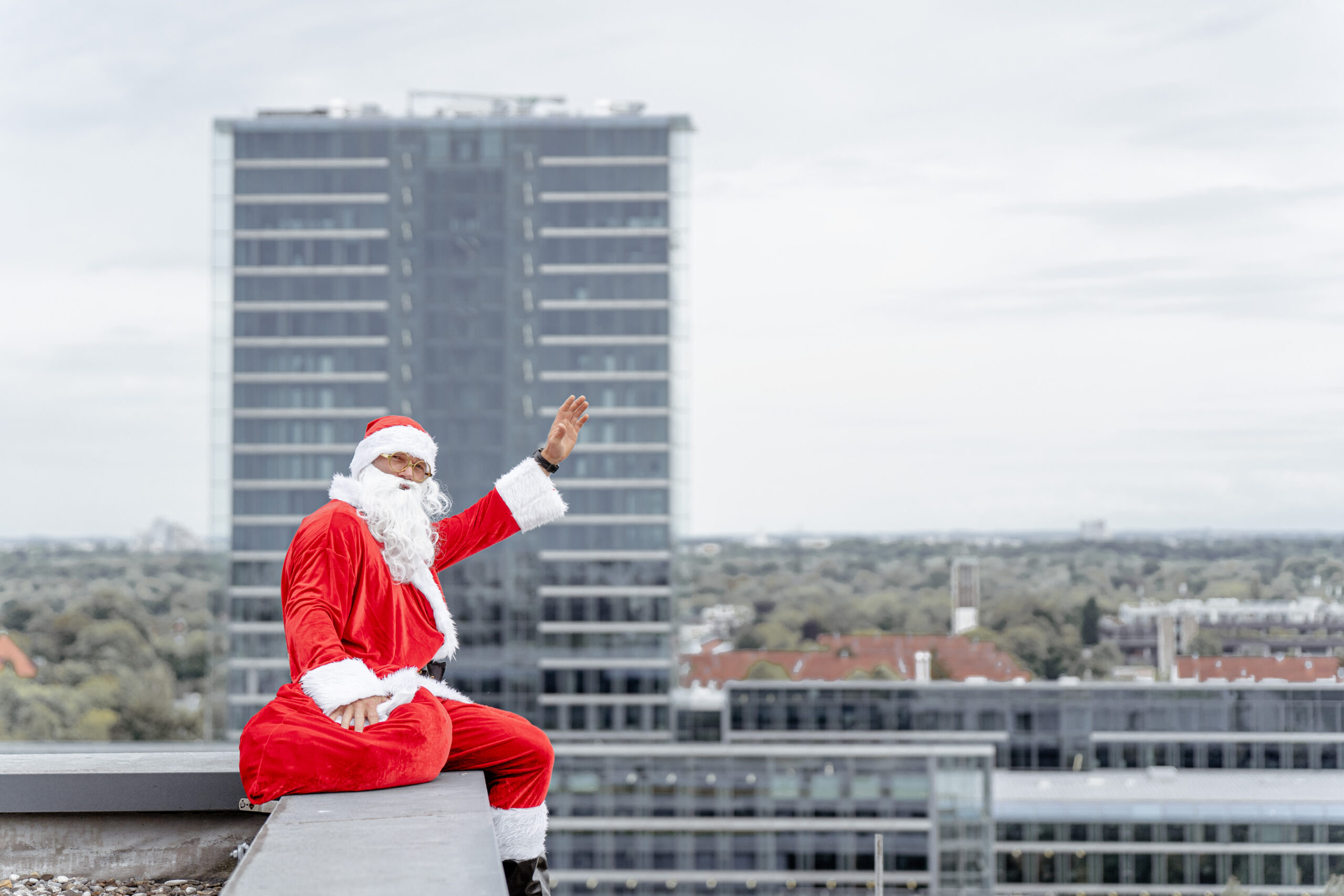 Santa Claus auf dem Dach